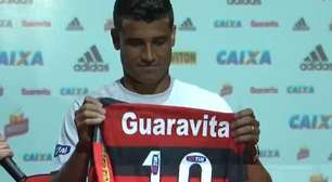 Ederson exalta Zico e celebra uso da camisa 10 do Flamengo