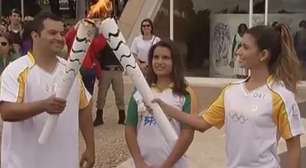 Paula Fernandes e Nalbert carregam tocha Olímpica em BH