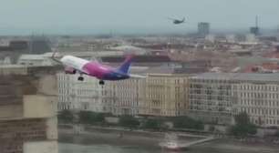 Airbus voa abaixo da altura de telhados em Budapeste