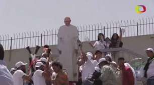 Papa rejeita "extremismo" em missa com minoria no Egito