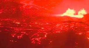 Vulcão havaiano Kilauea derrama lava no oceano