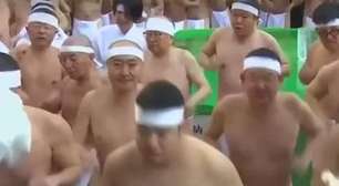 Japoneses tomam banho gelado em ritual de purificação