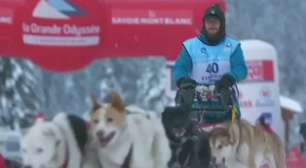 300 cães aceleram nos Alpes franceses em corrida de trenós