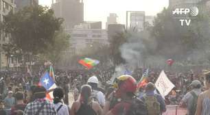 Protesto reúne multidão em Santiago
