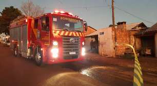 Mulher coloca fogo em casa no bairro Interlagos em Cascavel