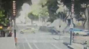 SUSTO! Caminhão tomba sobre pedestre e ele sobrevive no Rio de Janeiro