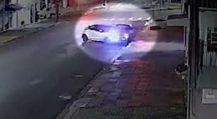 Motorista faz 'cavalo de pau', bate em carro e foge em Cascavel