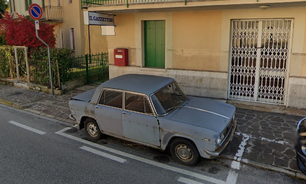 Carro estacionado por 47 anos no mesmo local é removido