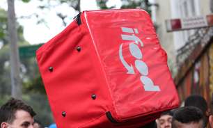 "Lula Ladrão" e "vacina mata": iFood é invadido
