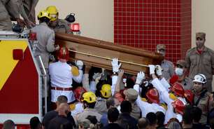 Corpo de Marília Mendonça é enterrado após cortejo em Goiás