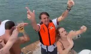 Bolsonaro &eacute; xingado nas redes durante viagem de folga