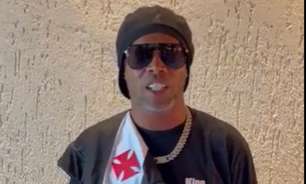 Ronaldinho aparece em vídeo com a camisa do Cruzmaltino e torcedores 'brincam': 'Comprou o Vasco?'