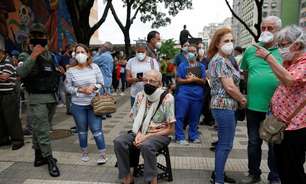 Longas filas e confusão marcam início de vacinação contra Covid-19 na Venezuela