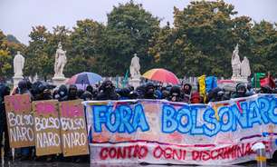 Bolsonaro é recebido com protestos em memorial de guerra
