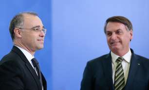 Bolsonaro comemora relatoria de Mendonça em pautas de gênero