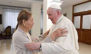 Papa se reúne com poeta sobrevivente de Auschwitz no Vaticano
