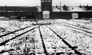 1945: Libertação do campo de concentração Auschwitz-Birkenau