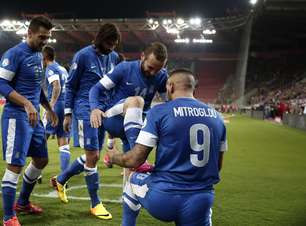 Grécia derrota Romênia e dá grande passo para disputar a Copa de 2014