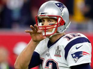 Tom Brady recebe camisas roubadas na final do Super Bowl