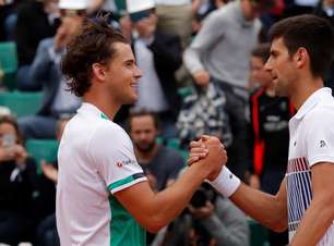 Thiem arrasa Djokovic e pega Nadal na semi de Roland Garros