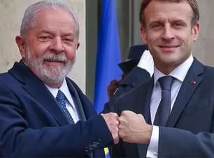 Macron faz cerimônia para Lula no Palácio do Elysée