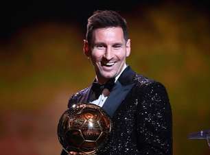 Messi iguala recorde de Pelé ao vencer 7ª Bola de Ouro
