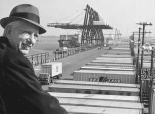 Malcolm McLean, o visionário que inventou os contêineres para navios e revolucionou o comércio global