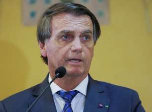 Bolsonaro diz que vai conceder reajuste máximo a professores