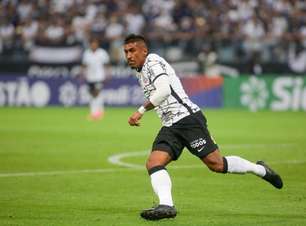 Paulinho avalia sua reestreia pelo Corinthians e comenta reencontro com a Fiel: 'Retribuir dentro de campo'