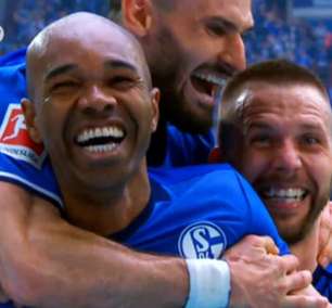Brasileiro faz golaço em vitória do Schalke em clássico alemão