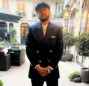 Neymar aparece na beca para evento em Paris e recebe elogios de celebridades