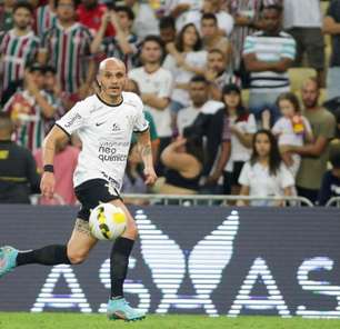 Após goleada, Fábio Santos reconhece partida atípica do Corinthians: 'Não é natural'