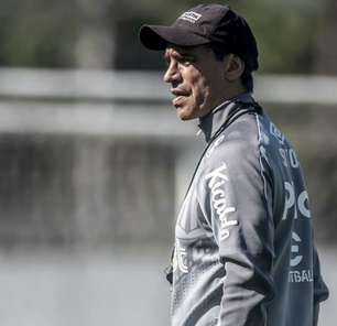 Pressionado, Fabián Bustos cobra reforços no Santos