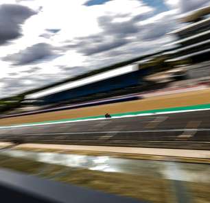 Quartararo ensaia sanção e lidera MotoGP compacta com mix de fábricas em Silverstone