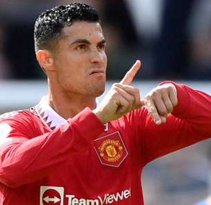 Com Cristiano Ronaldo no banco, Manchester United estreia com derrota no Campeonato Inglês