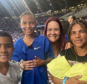 Criança que pediu comida para PM ganha ingressos para jogo do Cruzeiro no Mineirão
