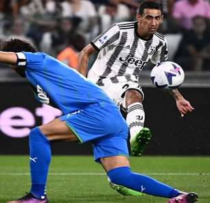 Vlahovic faz dois e Juventus vence Sassuolo em sua estreia no Campeonato Italiano