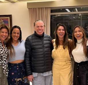 Fora do ar, Silvio Santos faz aparição rara com as filhas