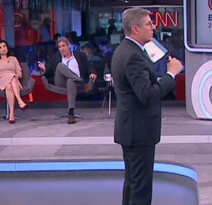 Âncora da CNN pede para cortar microfone de convidado que defendia Jefferson; assista