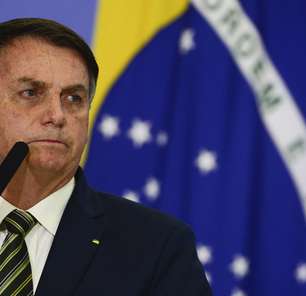 Bolsonaro não se pronuncia e deixa Alvorada em comboio