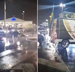 Produtores rurais e caminhoneiros interditam rodovias após vitória de Lula