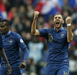Com arbitragem polêmica, França reverte vantagem da Ucrânia e vai à Copa