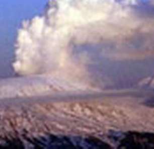 1980: Erupção vulcânica do monte Santa Helena nos EUA