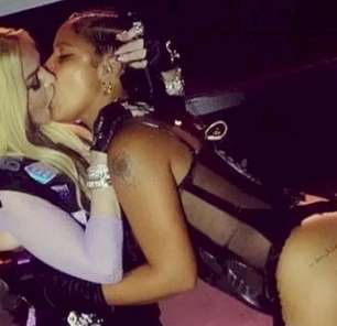 Madonna e Tokischa se beijam em parada LGBTQIAP+