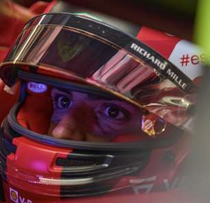 "Caralho, sou piloto da Ferrari": Sainz adota mantra para dias difíceis em 2022