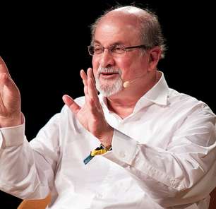 Salman Rushdie deve perder um olho após ataque com facas, diz agente