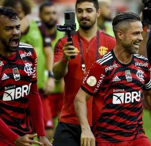 Flamengo atropela o Athletico-PR e entra no G4 do Brasileirão