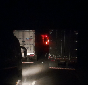 Caminhoneiros bloqueiam rodovias em ao menos 11 estados e DF após vitória de Lula