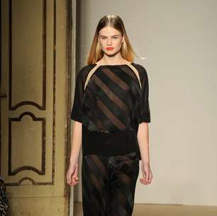 Romantismo invade a passarela de Massimo Rebecchi em Milão