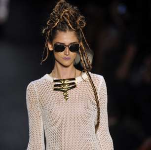 Ausländer propõe "lado belo do sombrio" na passarela